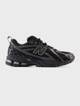 New Balance 1906 Sneakers | Black/Silver Metallic
