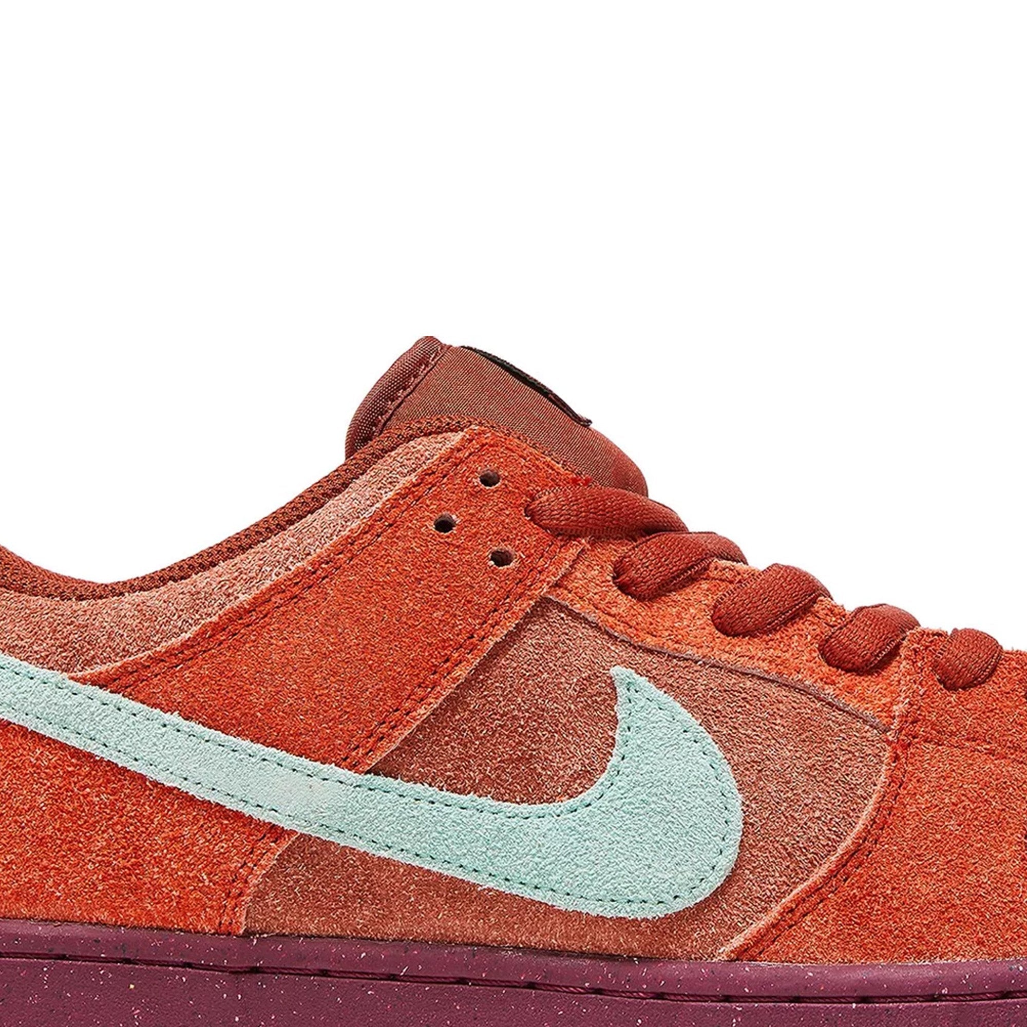 SB Dunk Low 'Mystic Red Rosewood' (2023)