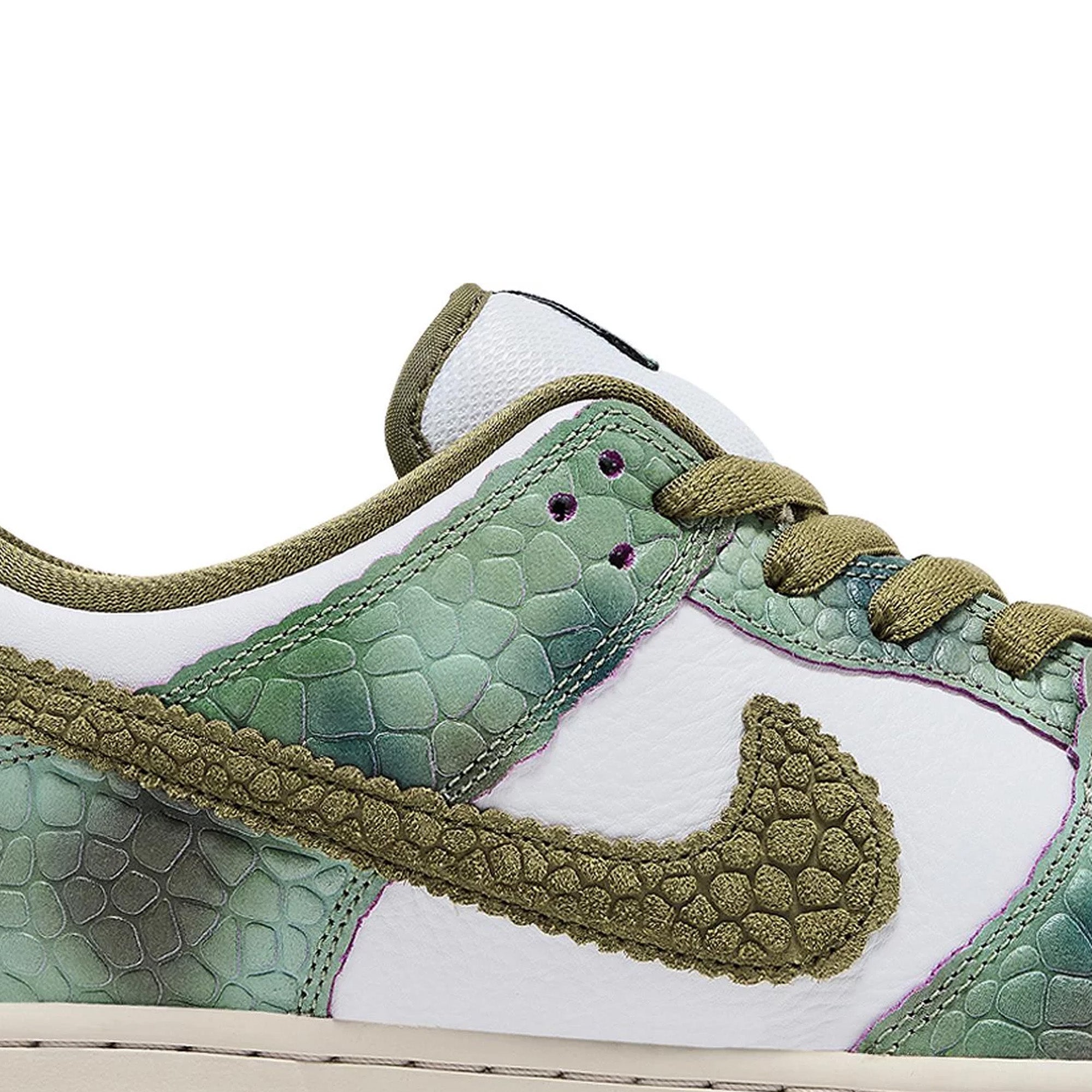 SB Dunk Low Alexis Sablone 'Chameleon' (2024)