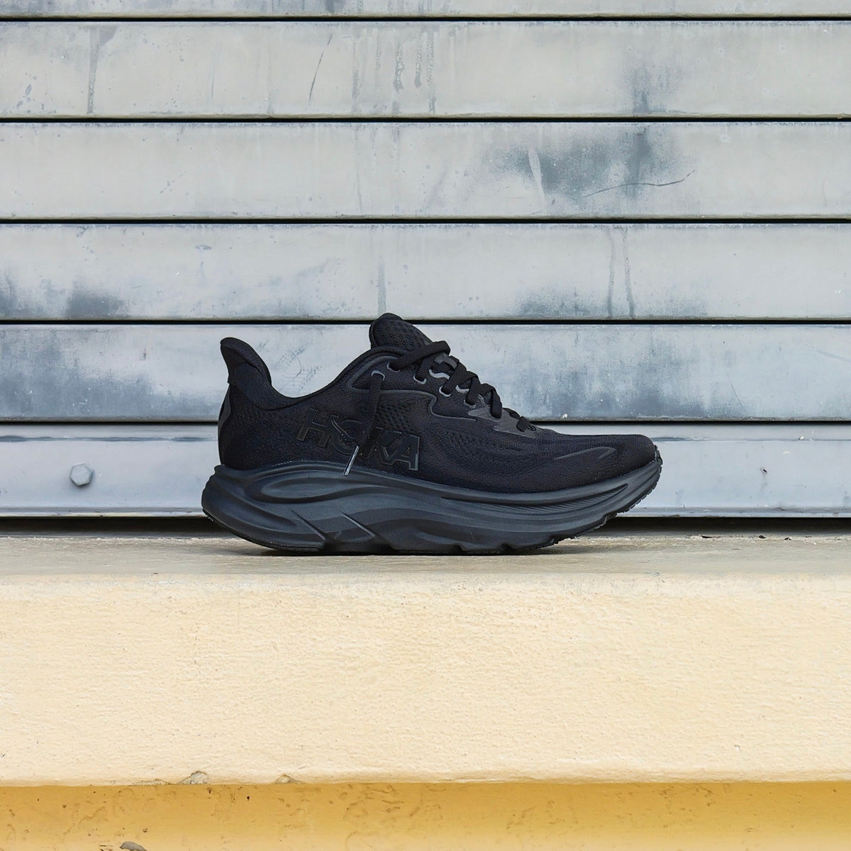 Mens HOKA Clifton 10 (Black/Black)