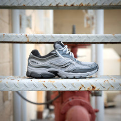 Mens Saucony ProGrid Omni 9 (Microchip/Gris)