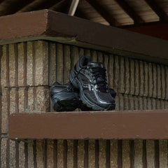 Mens Saucony ProGrid Omni 9 (Black/Black)