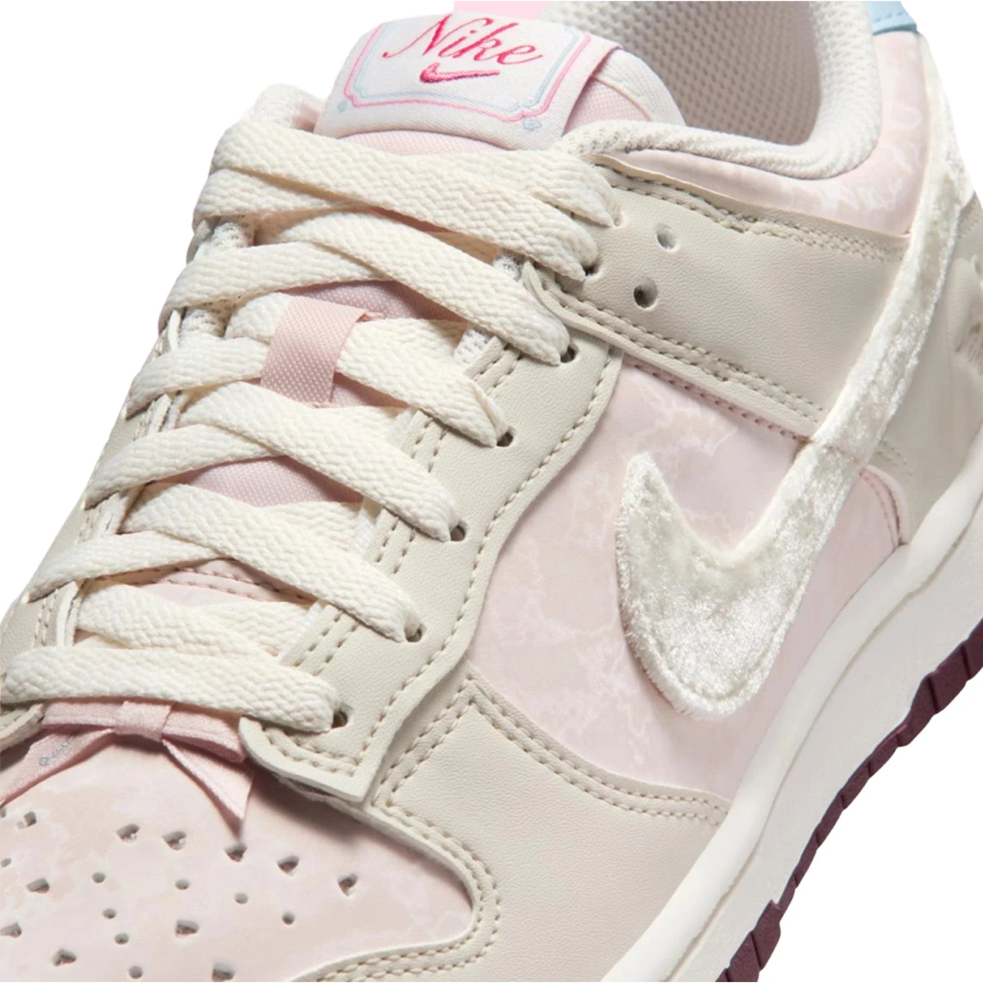 Dunk Low 'Valentine's Day' Women's (2026)