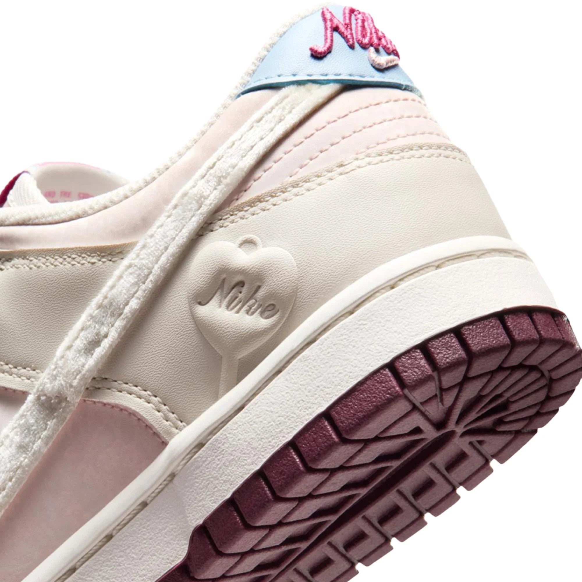 Dunk Low 'Valentine's Day' Women's (2026)
