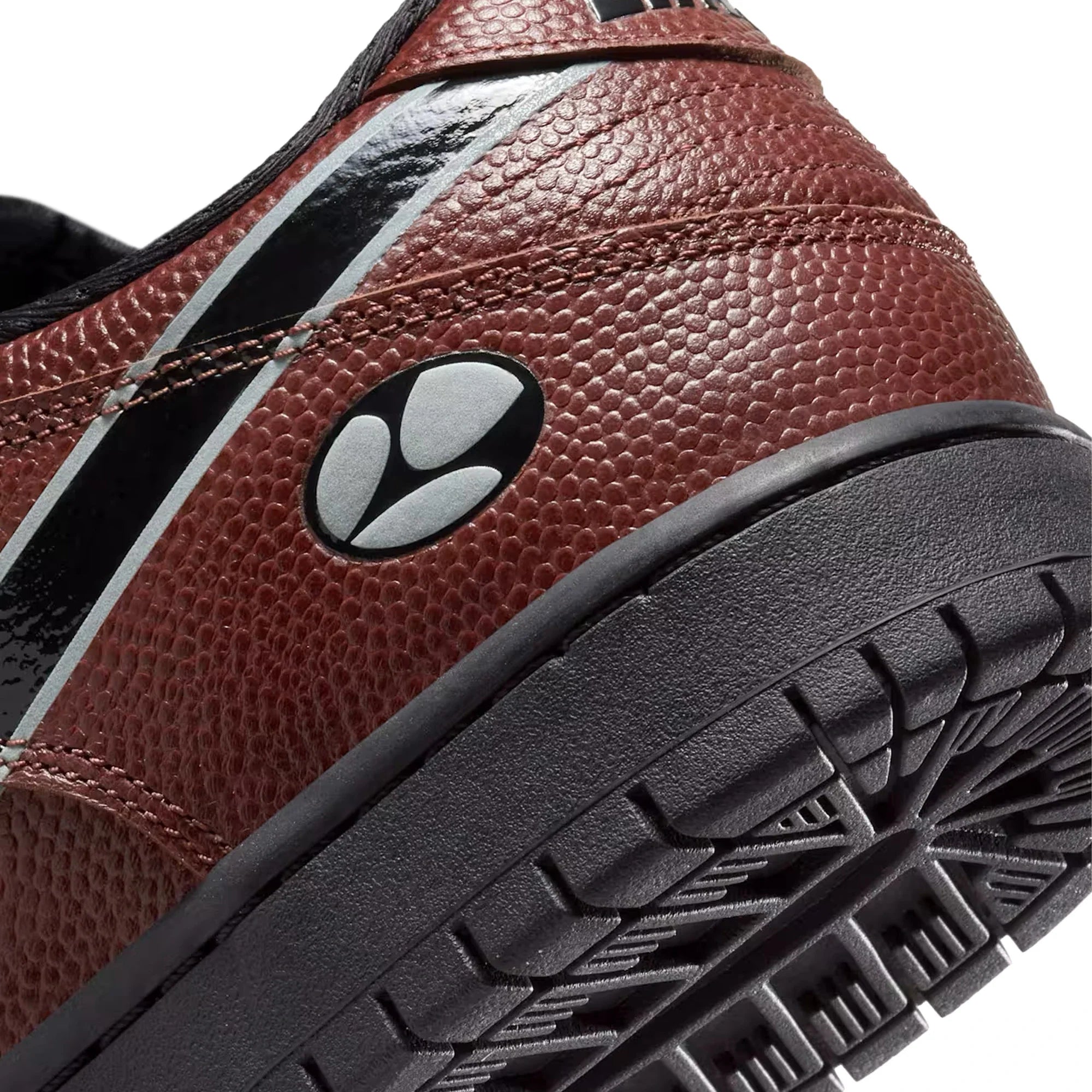 SB Dunk Low 'Limosine Skateboards' (2025)