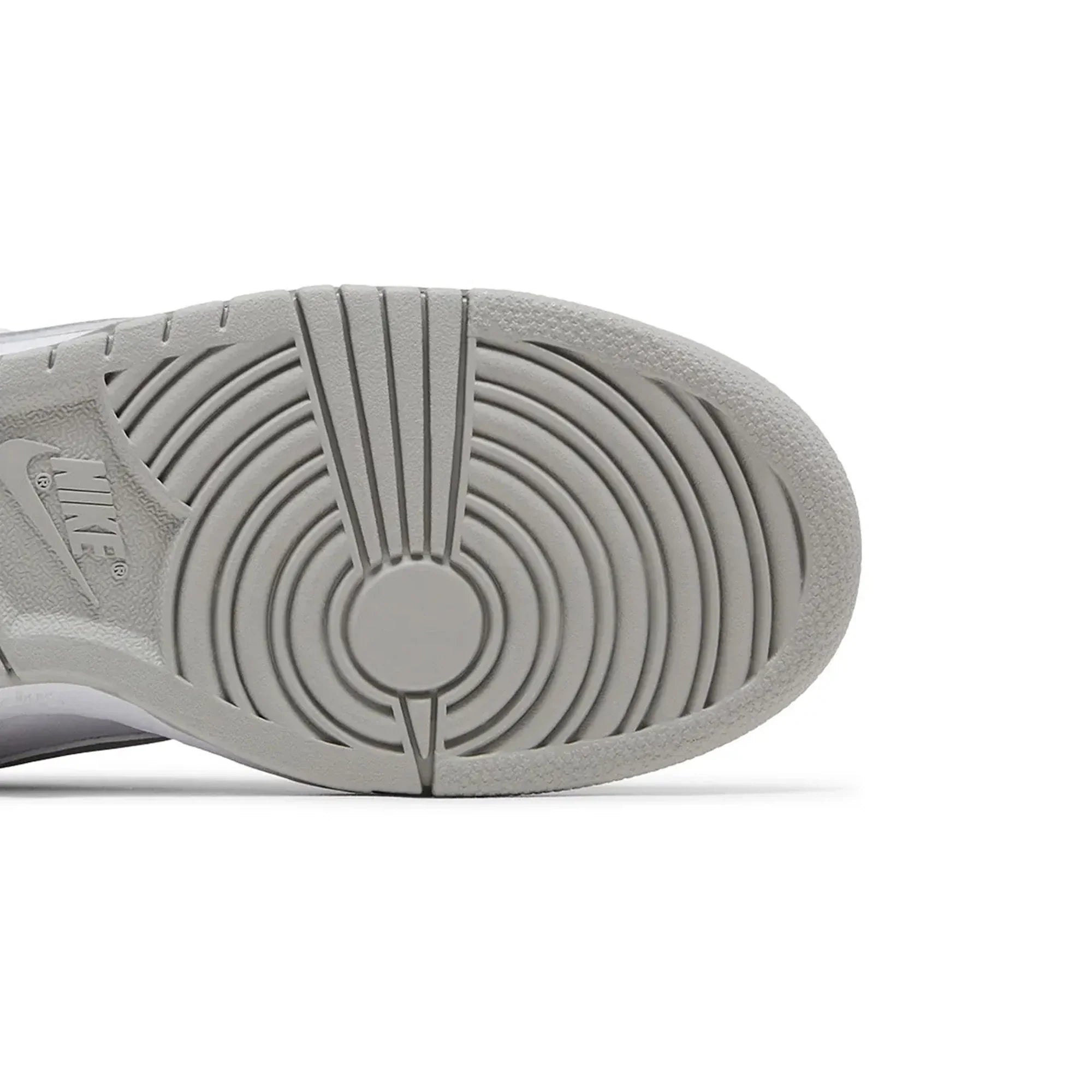SB Dunk Low Supreme 94 'White Metallic Silver' (2025)
