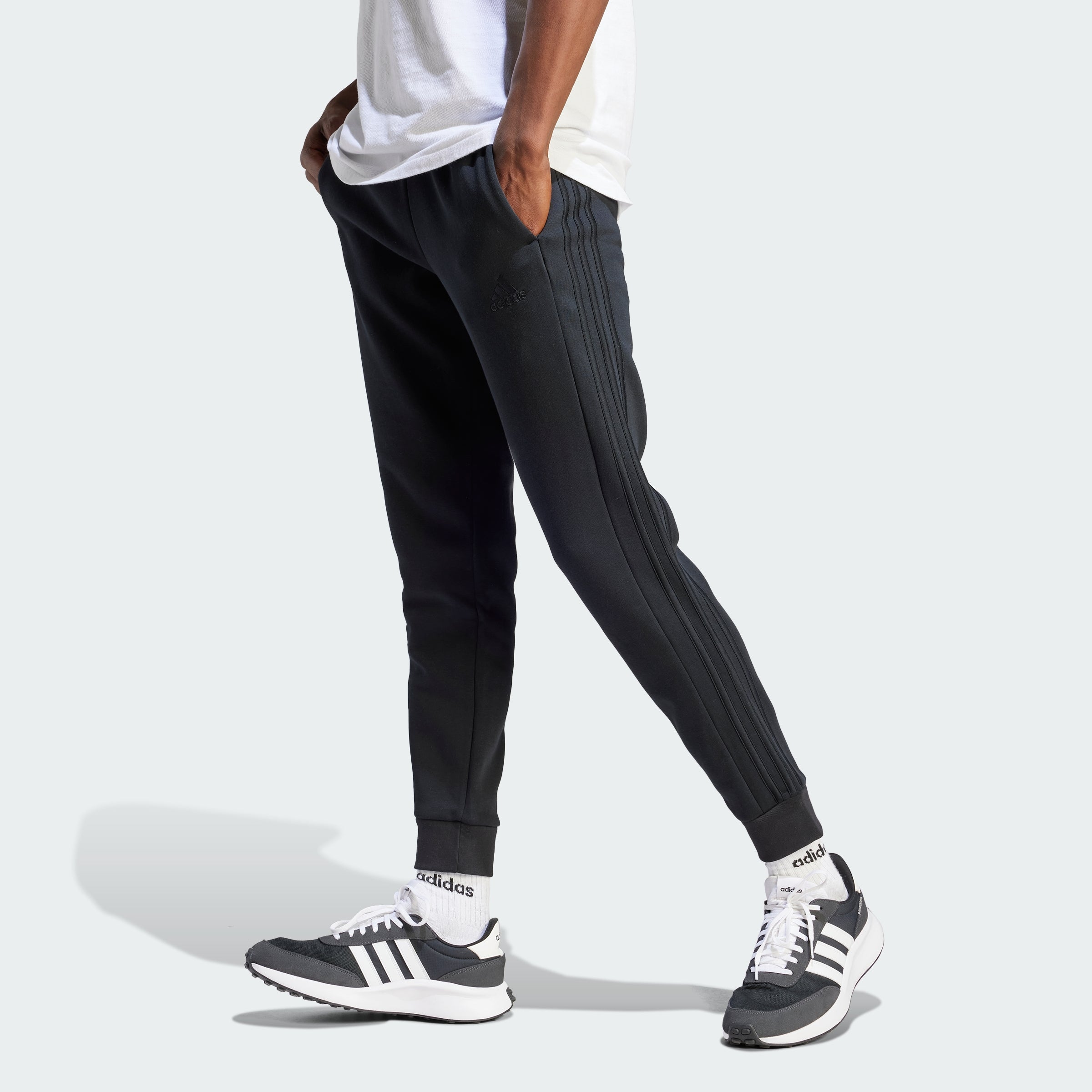 Men's Essentials Fleece 3-Stripes Tapered Cuff Pants