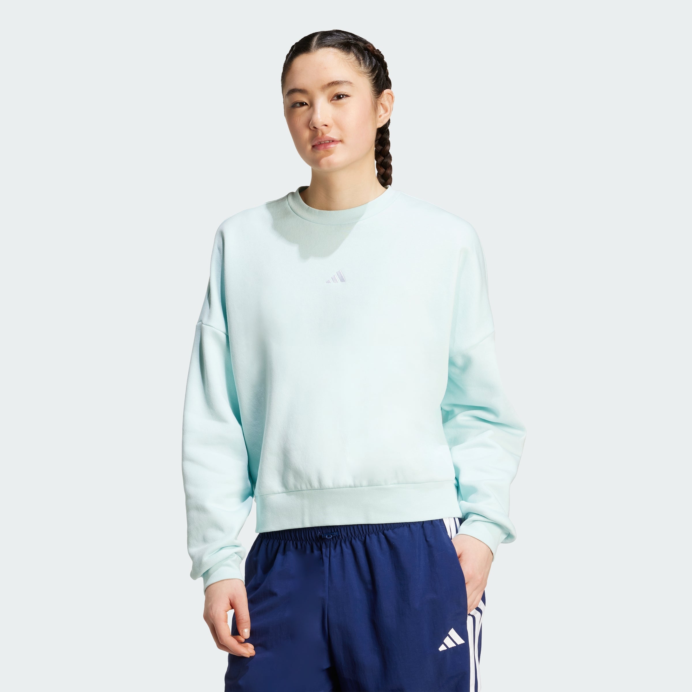 Women's Essentials Small Logo Feelcozy Sweatshirt
